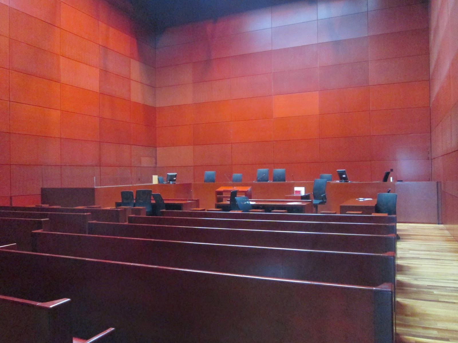 EntreVoir: Le palais de justice de Nantes - Jean Nouvel; 2000.