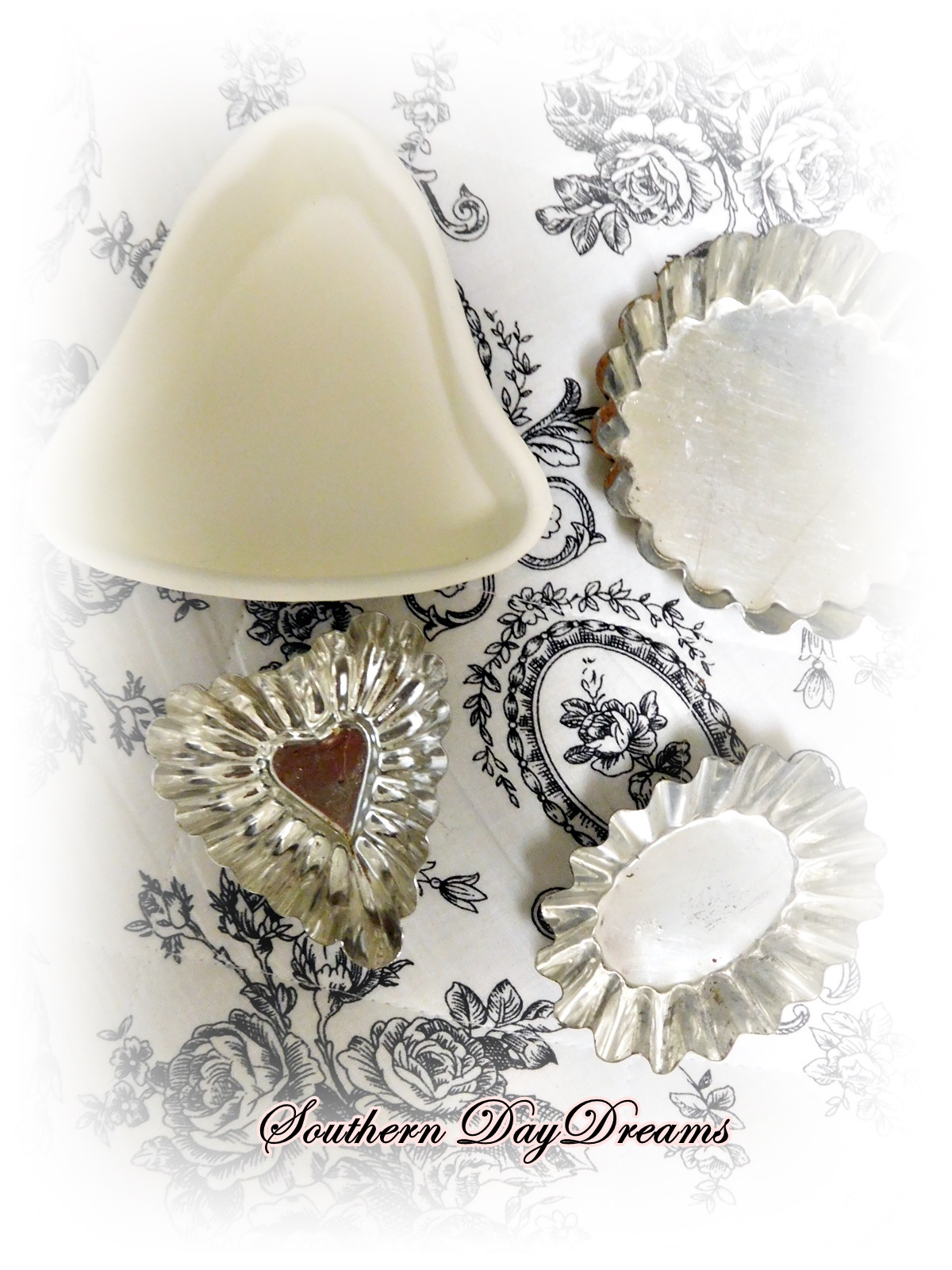 Tart Pan Ornaments Rose Garden Market