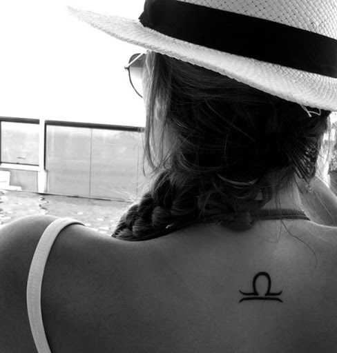 Libra equilibrar a parte superior das costas