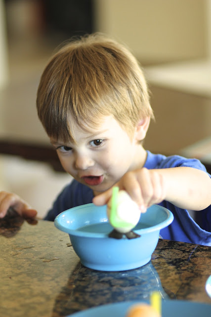 Tate dye-ving his easter egg