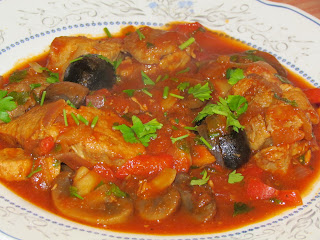 Carne de porc cu ciuperci si masline / Pork meat with mushrooms and olives