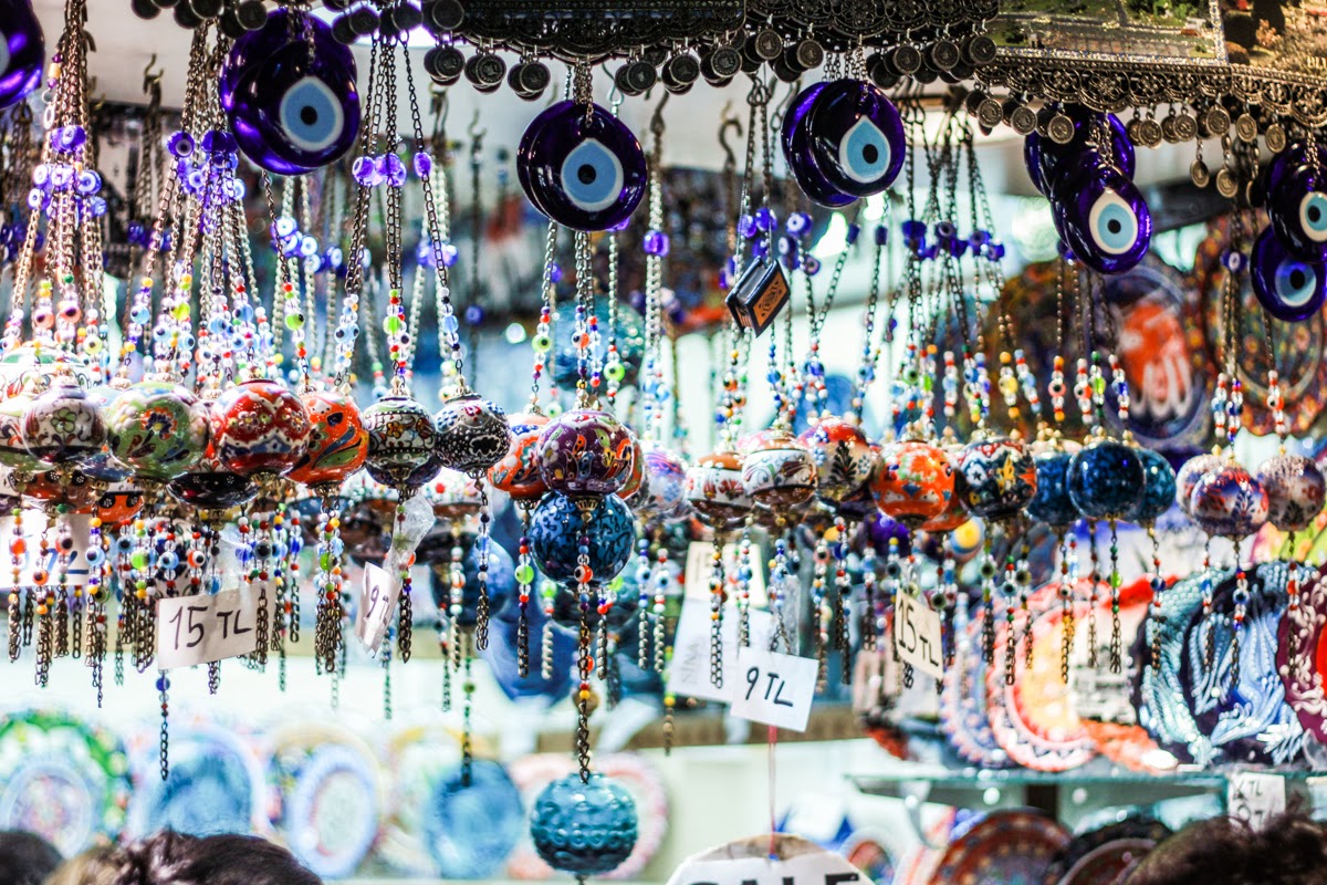 Сувениры из турции одежда. Магазин турецких сладостей. Сколько можно привезти из турции. Рахат лукум турция рынок. Сколько можно привезти из турции.