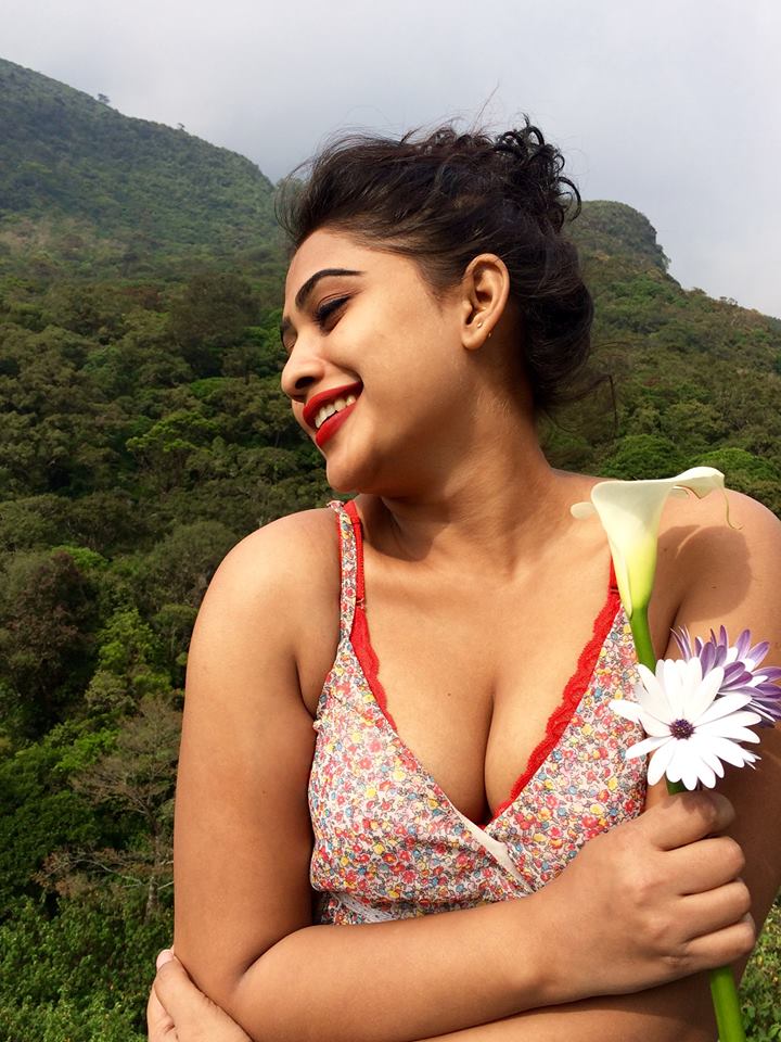Sri Lankan Sexy Girls Actress And Modles Pumi Hansamali -6627