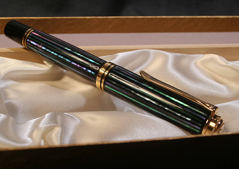 these beautiful pens Pelikan M1000 Moonlight The one that shines in
