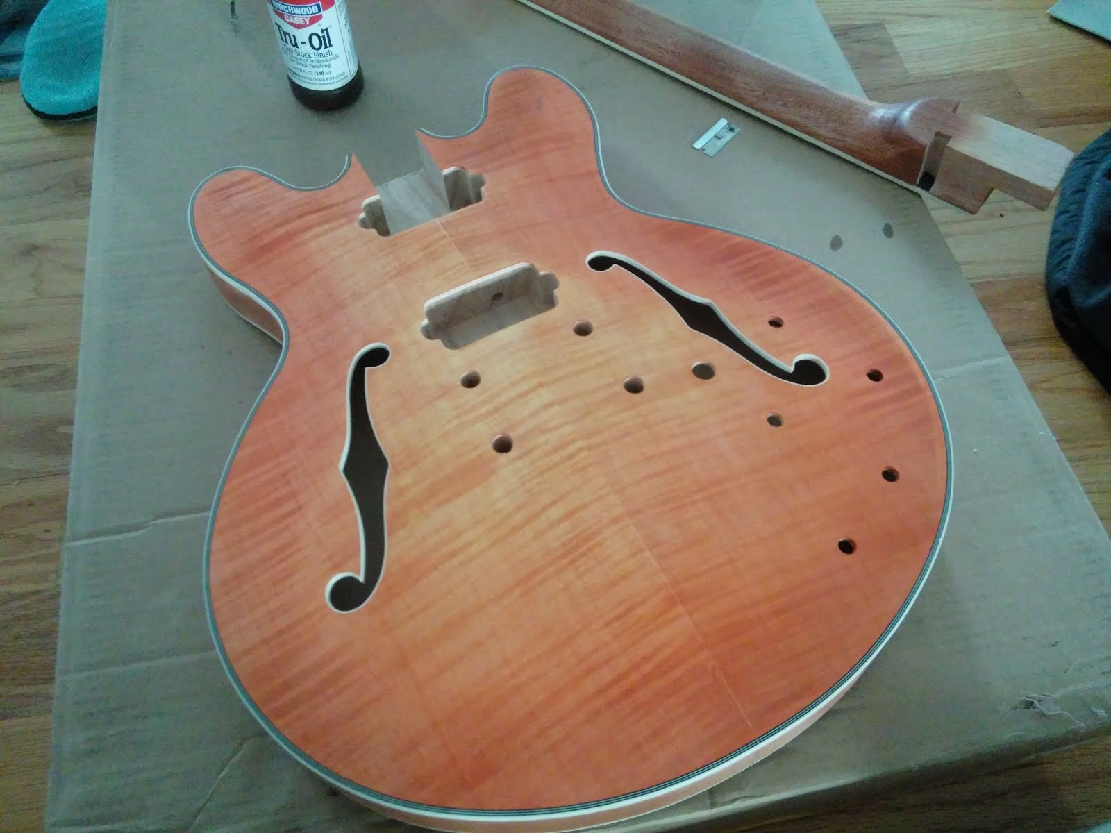 [Mattwins] DIY Semi Hollow 335 Guitar Kit Build Part II