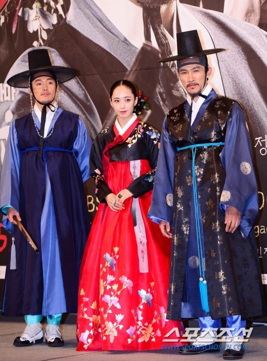 오늘자 동양화 찢고나온 김민정 한복자태 | 인스티즈