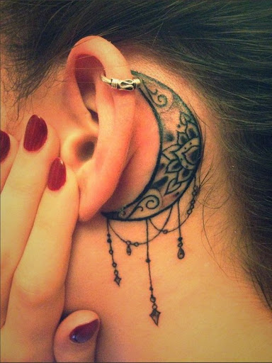 Lotus Lua Tatuagem Atrás da Orelha