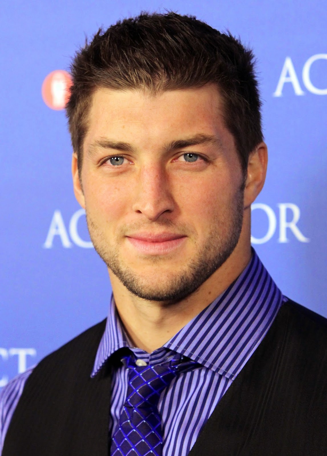 American Footballer Tim Tebow Biography, Photos and Profile | Sports