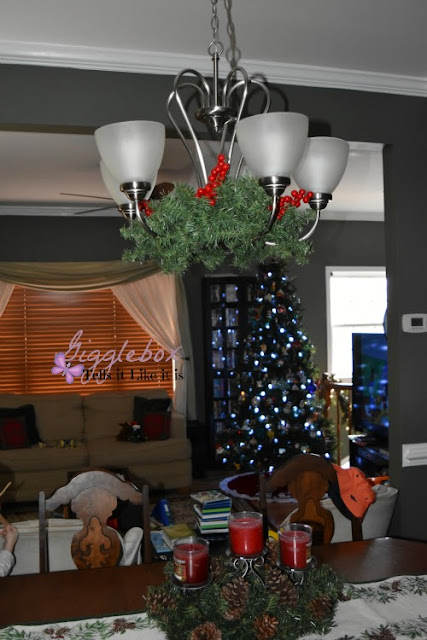 decorating a dinning room chandelier for Christmas, simple and elegant way to decorate a chandelier for Christmas, simple Christmas decorating,