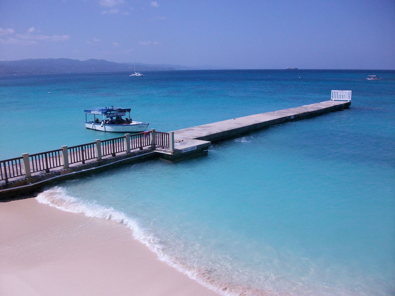 JAMAICA Exxperience: Jamaica Island of Bluegreen Sea, White Sandbeaches