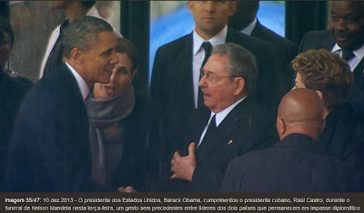 http://noticias.uol.com.br/ultimas-noticias/reuters/2013/12/10/obama-aperta-mao-de-cubano-raul-castro-em-funeral-de-mandela.htm