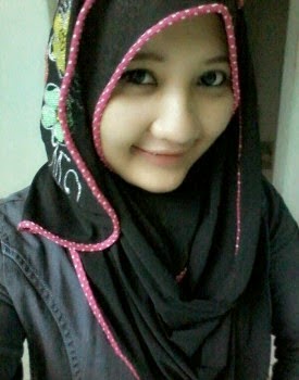 Foto Hot : Cewek Berjilbab Masturbasi