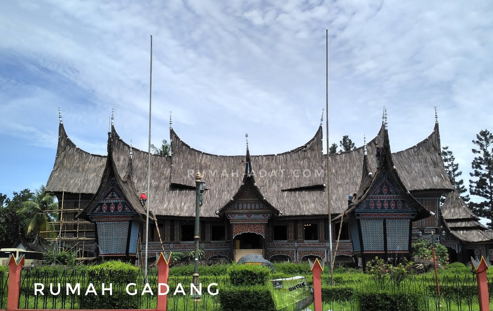 410+ Gambar Rumah Adat Sumatera Barat Rumah Gadang HD Terbaik