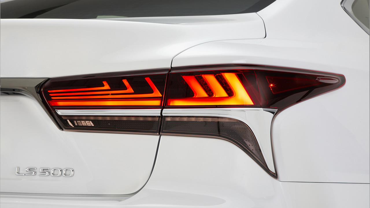 THÔNG TIN XE LEXUS LS500 và LS500 H ĐỜI MỚI NHẤT MODEL 2023.