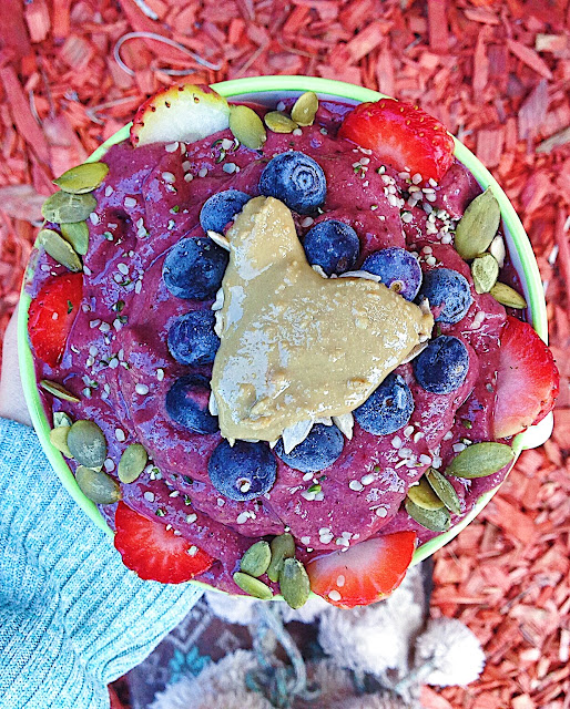 Veggie-Loaded Blueberry Pie Smoothie Bowl (Gluten Free, Vegan)