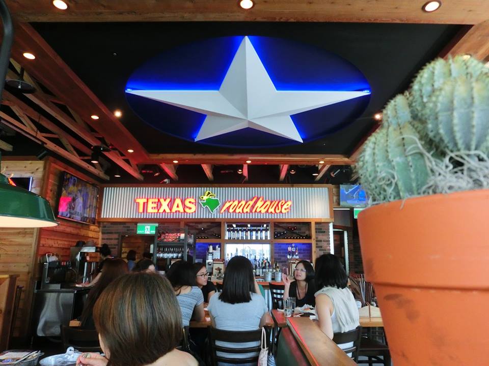 Eat Western Food in Taipei at Texas Roadhouse Taiwan | Wandering Fel