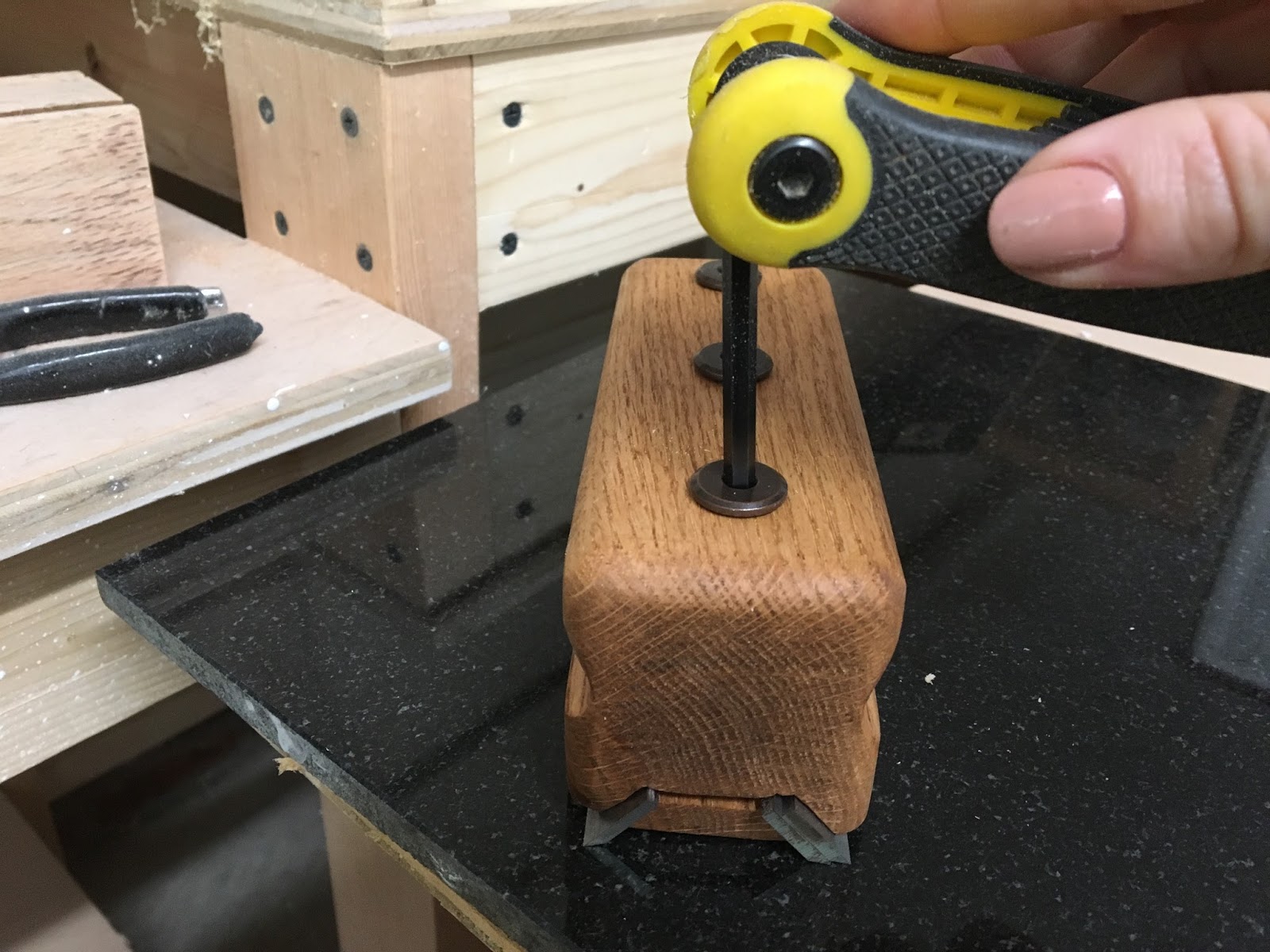 I made this knife sharpening jig with hand tools : r/BeginnerWoodWorking