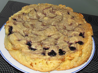 Chec cu cirese negre din dulceata / Cake with sweet black cherries