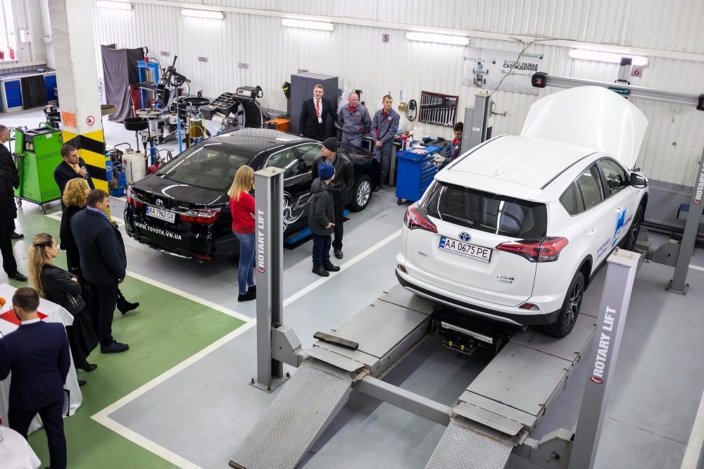 Aussie's Hub Why You Should Always Take Your Toyota Car to A Toyota