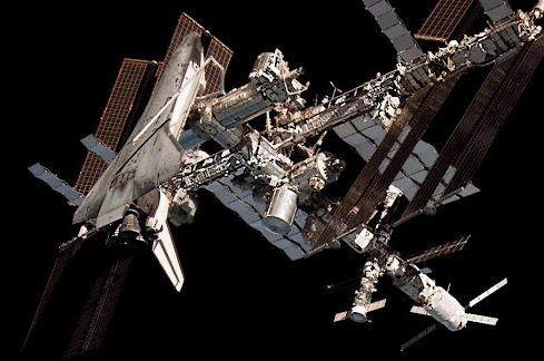HOMENAJE 30 ANIVERSARIO AL PROGRAMA SPACE SHUTTLE 1981 - 2011 EL ENDEAVOUR ACOPLADO A  ISS /STS-134