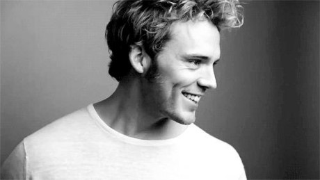 Dang met moi? Hay nhin nu cuoi cua Sam Claflin (Me Before You) de duoc 'sac' day nang luong nao! - Anh 16