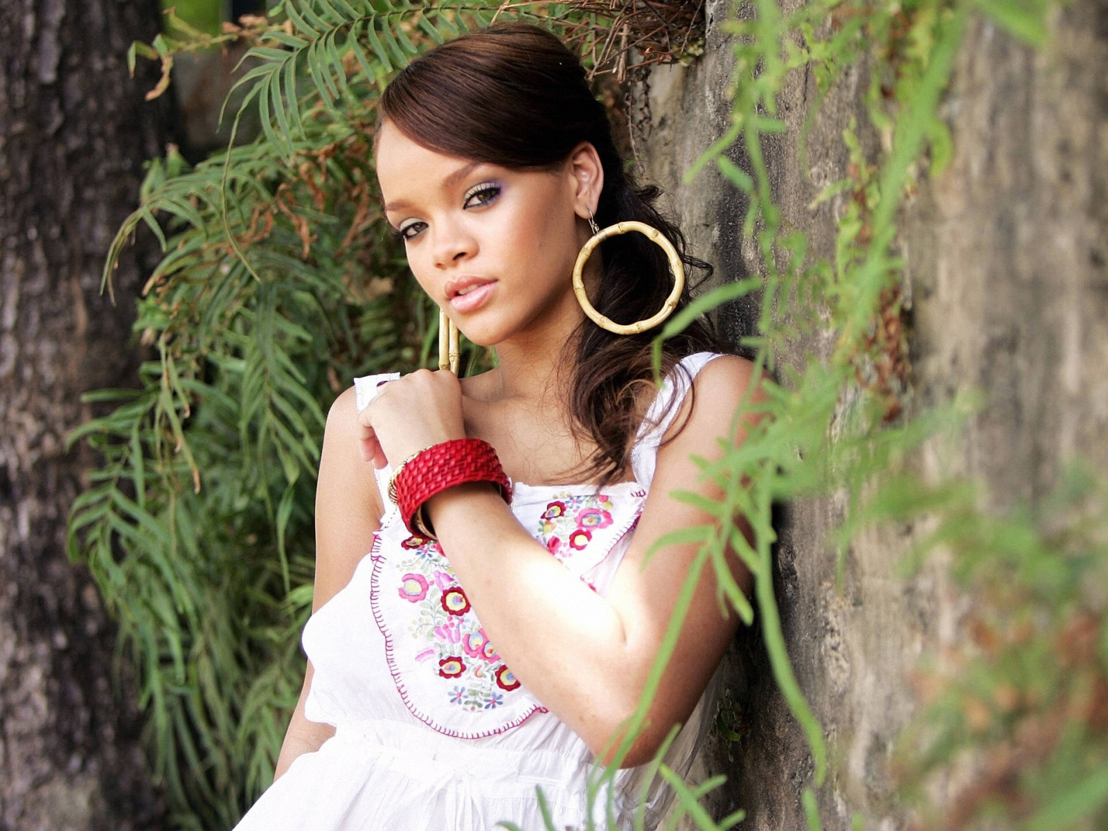 http://2.bp.blogspot.com/-qLaL7tMZb4I/Tyafzup5LUI/AAAAAAAAC4g/ukPs2DGXNXU/s1600/Best-Rihanna-Wallpapers-1.jpg