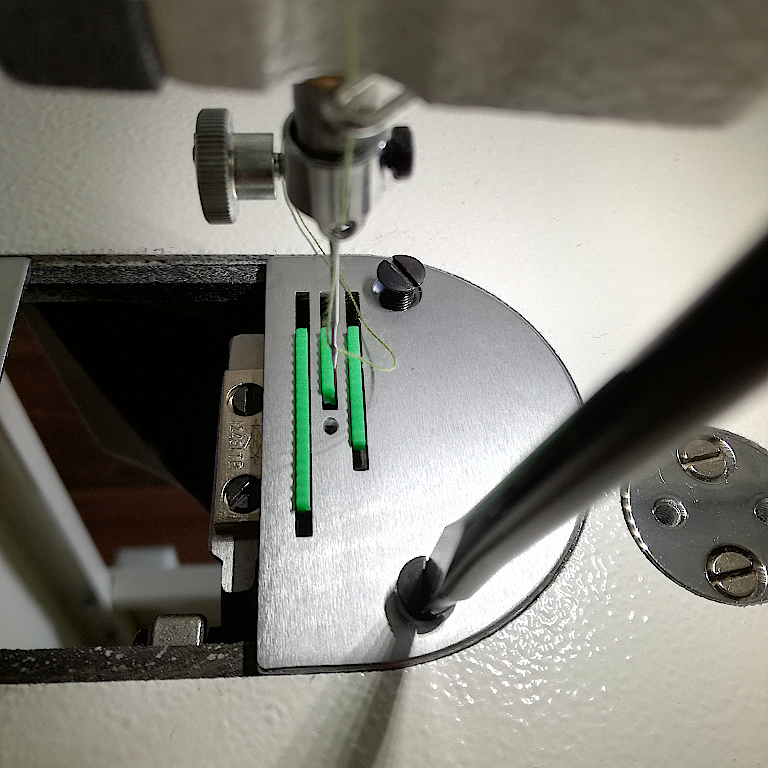 Couture et Tricot Adjusting the feeding mechanism on mechanical drop