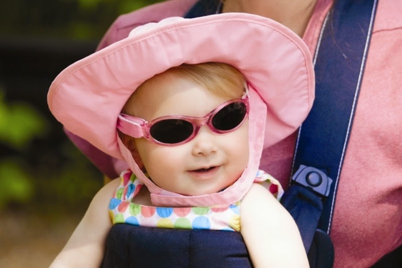 дети в солнцезащитных очках. очки для детей для зрения. детские очки для зрения. оправа для девочки. дети с нарушением зрения.