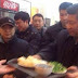 Presiden China, Xi Jinping, Antri Makanan Sendiri di Sebuah Restoran