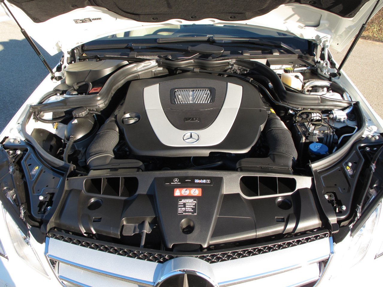 World Automotive Center Mercedes Benz E350 new V8 engine