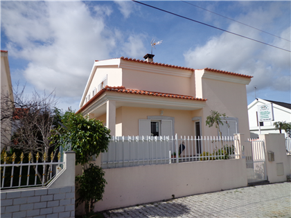 CASAS PARA ALUGAR BAIXA DA BANHEIRA 200 EUROS