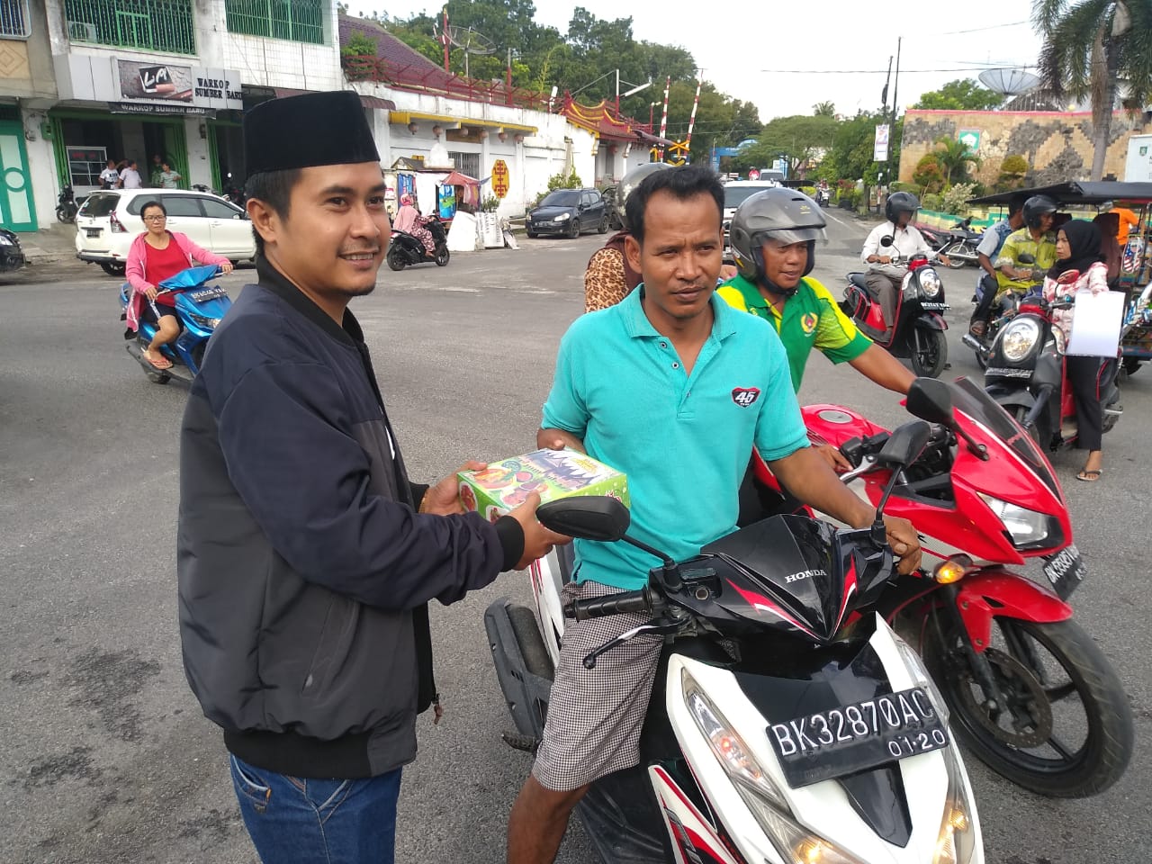 Kegiatan Jumat berbagi di Asahan. Kegiatan Jumat berbagi di Asahan.