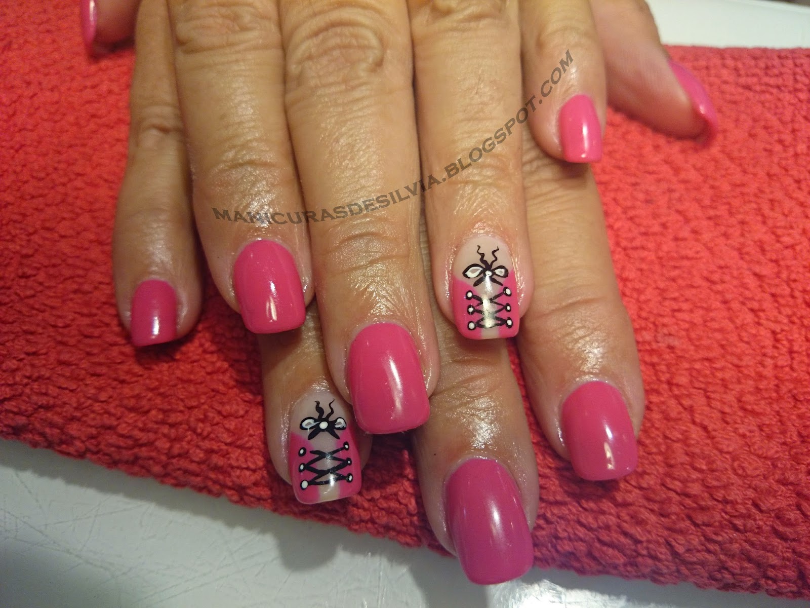 Corsé rosa (Pink corset nails)