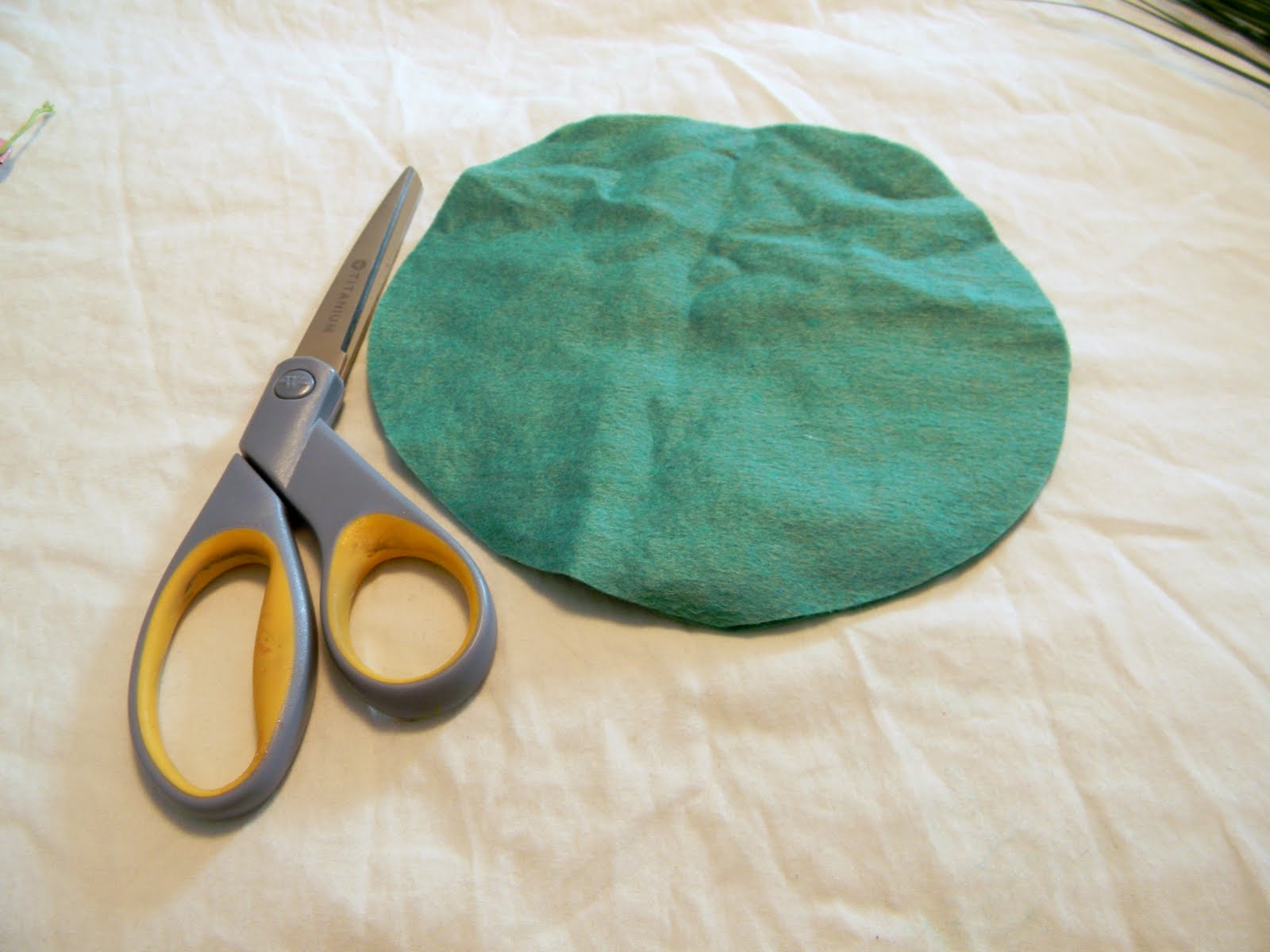 Dismantle your grass. Peel off the first layer along with the floral tape.