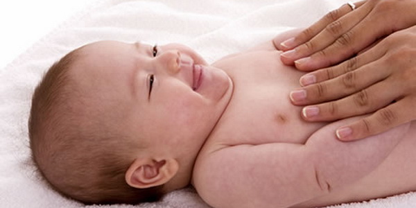 FOTO BAYI KEMBUNG Gejala & penyebab Perut Kembung pada Bayi