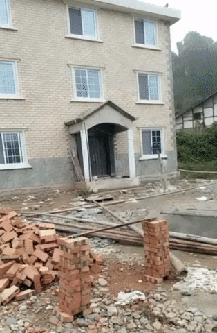 1511637221152525173.gif