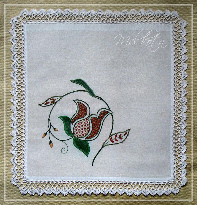 вышивка гладью на швейной машинке. вышивка на салфетке нитками мулине. вышивания для начинающих стебельчатым швом. вышитые салфетки. салфетка с вышивкой.