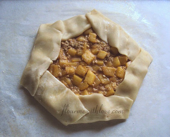 Beautiful summer squash made into a crispy crostata! 