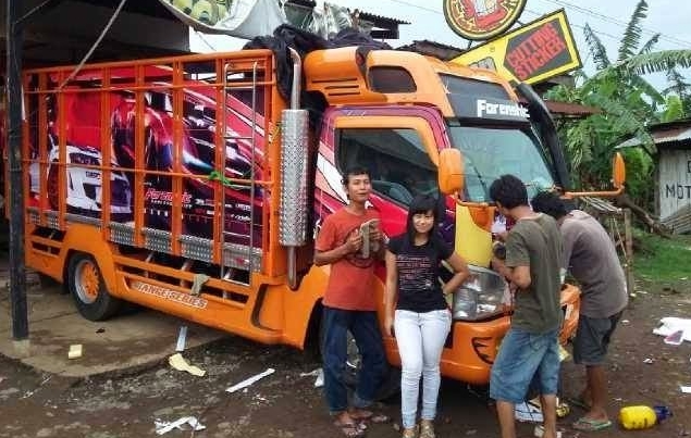 Modifikasi Truk Omplong-oranye