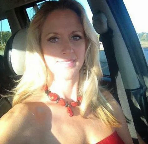 Rich woman looking for men