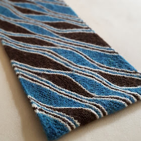 Halsvarmer med bølgemønster - free knitting pattern by Knitting and so on