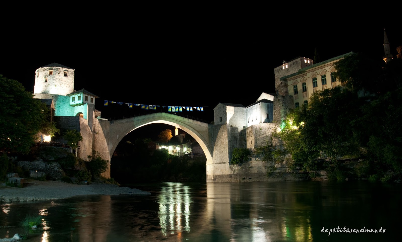 Puente de Mostar de noche