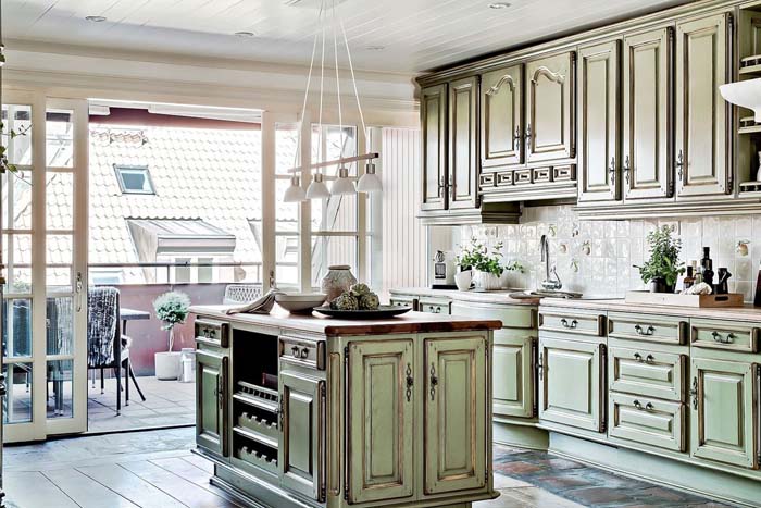 Väriä seinillä ja yksityiskohdissa