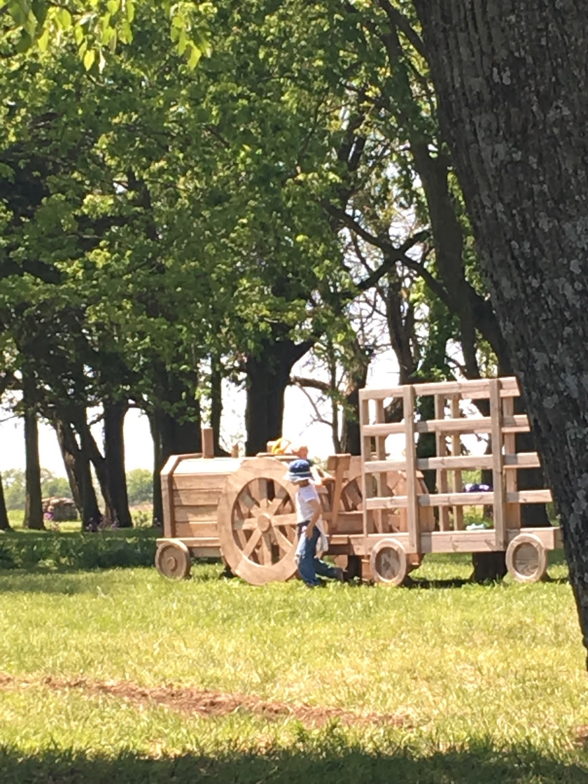 This Kansas City Mama KC Fun Strawberry Picking at Gieringer Orchard