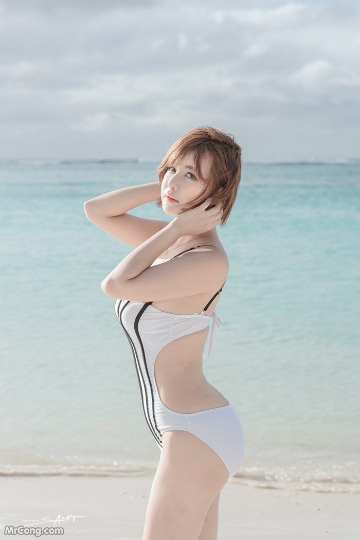 Ryu Ji Hye hot sexy breeze with bathing suit 4/2017 (35 photos)