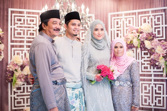 Gambar di Majlis Pernikahan Hanis Zalikha & Hairul Azreen Gambar di Majlis Pernikahan Hanis Zalikha & Hairul Azreen