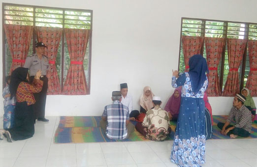 Suasana pernikahan yang digelar di Polsek Tanah Jawa, Simalungun. Suasana pernikahan yang digelar di Polsek Tanah Jawa, Simalungun.