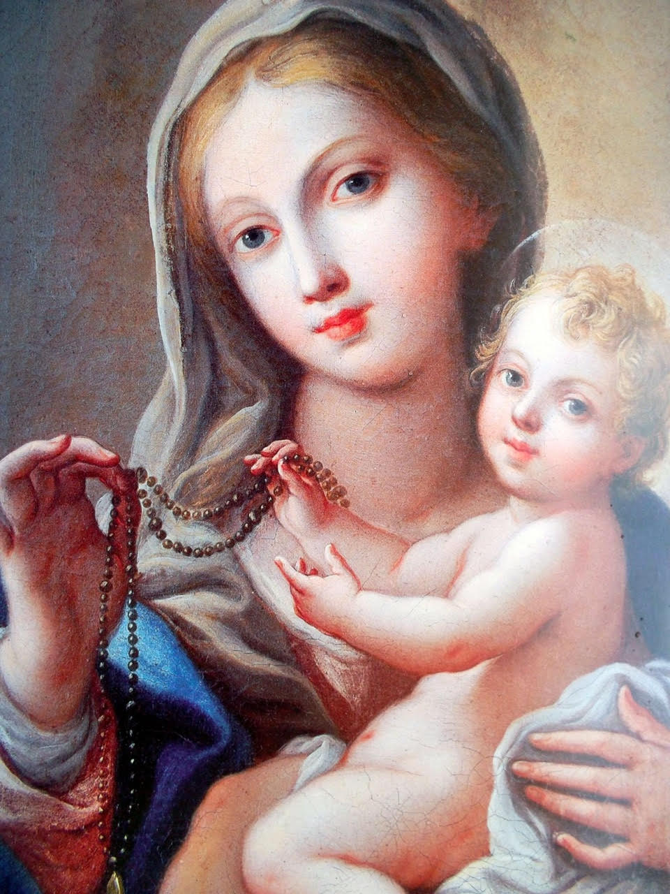 AUX 2 TABLES... Octobre avec Notre Dame du Rosaire.