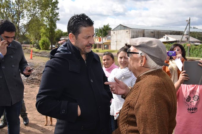 Gustavo Menendéz visitó el barrio El Trebol