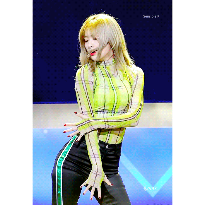 레드벨벳 슬기가 컨셉만을 위해 머릿결 포기해가며 했다는 머리.jpgif | 인스티즈